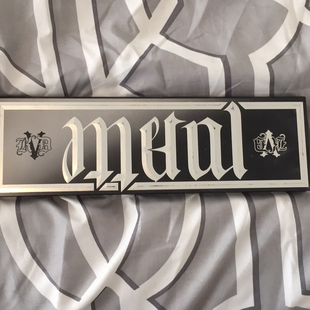 Kat von d metal matte palette